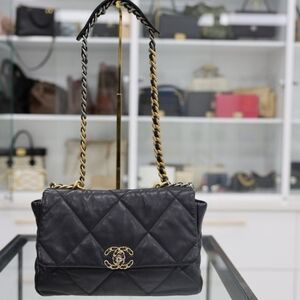 CHANEL HANDBAG FLAP 19
